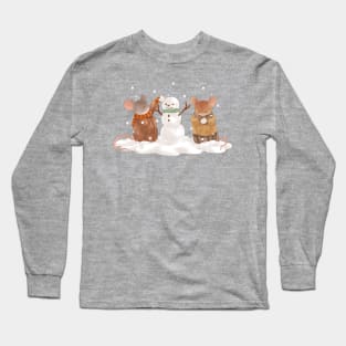 Snowy Winter Cottagecore Mice Building a Snowman Long Sleeve T-Shirt